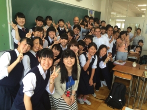 Sur le tournage de "Destination Francophonie", dans un lycée du réseau Colibri (à Saitama).